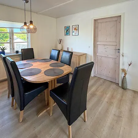 3 Bedroom Amazing In Holiday home